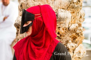 Omani Woman at the Cattle Market in Nizwa on Friday Morning, Sultanat of Oman, Arabic Peninsula