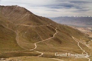 Road from Leh to Khardung La, the highest motorable road in the world at 5.602 meters, Ladakh, India