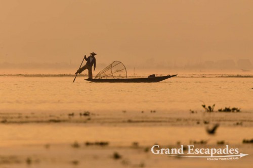 Fishermen on Inle Lake, Myanmar - Them rowing their boats with one leg contributed to making the lake a legend. This technique allows them to throw / pull their nets with both hands.