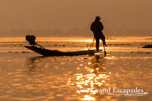 Fishermen on Inle Lake, Myanmar - Them rowing their boats with one leg contributed to making the lake a legend. This technique allows them to throw / pull their nets with both hands.