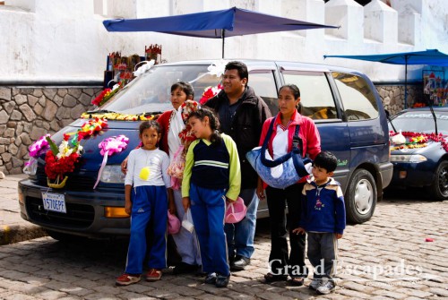 One of the curiosities in Copacabana is the "blessing of cars" in front of the Cathedral on Sundays