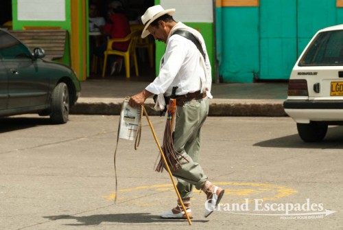 The benches along this street are popular hang outs for local men who preferably dress in robber boots, ponchos and a smart hat. Carrying a crop seems a must.