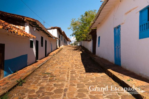 This is the perfect place to relax and & chill out: quiet, very few travellers, at least during the week when Colombian visitors are not around and no party hostels. The whole purpose of coming here is to stroll through the cobbled streets, marvel at the unique colonial architecture and drop in a few churches