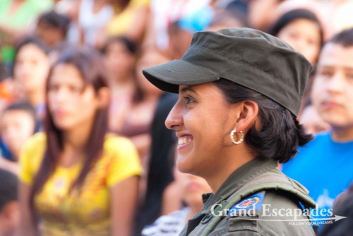 We found it fascinating that the organizers of the festival chose this barrio for such a top-scale performance, equally revolutionary as the construction of the two cable cars to reach various deprived neighborhoods of Medellin up on the hills
