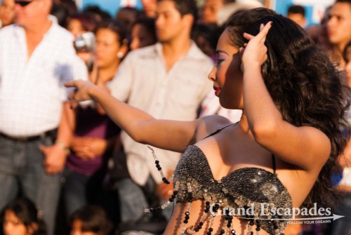 The crowd grew by the minute, but who would want to miss what was about to come. A little space was cleared in the plaza and a group of twelve young dancers of the Academy of Ballet performed a medley of different dances that brought you to your knees. With great professionalism and enthusiasm they danced to different kinds of music, Salsa, Merengue, Tango, Vallenato, Brazilian Samba and even an Arabic dance
