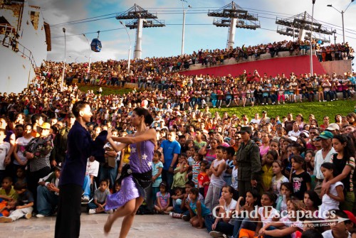 The crowd grew by the minute, but who would want to miss what was about to come. A little space was cleared in the plaza and a group of twelve young dancers of the Academy of Ballet performed a medley of different dances that brought you to your knees. With great professionalism and enthusiasm they danced to different kinds of music, Salsa, Merengue, Tango, Vallenato, Brazilian Samba and even an Arabic dance