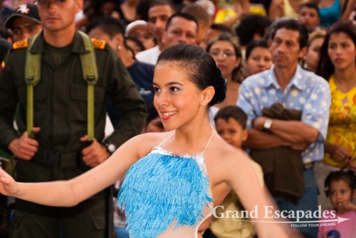 The crowd grew by the minute, but who would want to miss what was about to come. A little space was cleared in the plaza and a group of twelve young dancers of the Academy of Ballet performed a medley of different dances that brought you to your knees. With great professionalism and enthusiasm they danced to different kinds of music, Salsa, Merengue, Tango, Vallenato, Brazilian Samba and even an Arabic dance