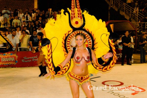 The dancers were a swaying sea of colours of elaborately designed costumes, headdresses made of feathers and beads, more beadwork for ankles, necks, belly and wrists. The costumes can be made of lots of material or of very, very little, Carneval of Gualeyguachu, Argentina