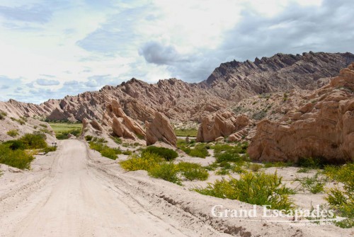 After leaving Quilmes, we started travelling on the famous Ruta 40, the longest road in Argentina with over 4.700 kilometres. It basically runs through all of Argentina. It starts in San Salvador de Jujuy near the border to Bolivia and passes through amazing scenery before it ends in Tierra del Fuego.