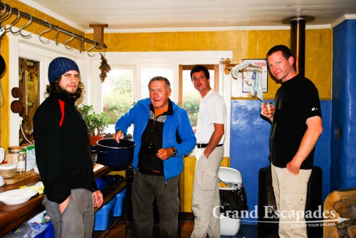 Apart from cozy rooms and WiFi, Hostal Casa Azul in Puerto Montt offers a little, but nice kitchen, where almost every guest would cook dinner, have a glass of wine and exchange travel story and cooking recipies ...