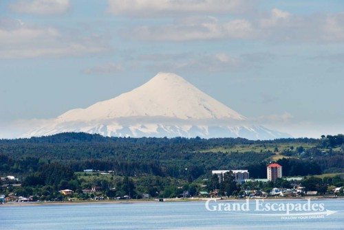 Cruise from Puerto Montt to Puerto Natales, Patagonia, Chile - We started from Puerto Montt around 04:00 pm in bright sunshine and no wind. We could hardly believe our luck, since fog, strong winds, rain or even snow and icy temperatures are the more likely weather conditions in the area.