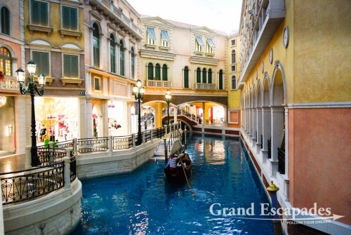 The Venetian Hotel & Casino, a replica of the very city and what is most amazing, not badly done! The dimensions are mind-boggling...