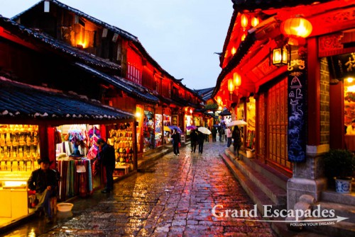 Cobble-stone streets lined with traditional Naxi architecture in the Old Town of Lijiang, Yunnan's number one tourist destination, China