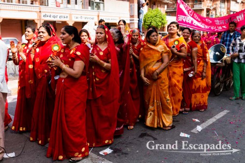 Witnessing one of the many processions (this time for peace in the world...) in Jaipur, the Pink City, Rajasthan, India