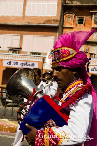 Witnessing one of the many processions (this time for peace in the world...) in Jaipur, the Pink City, Rajasthan, India