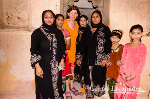 Heidi with an Indian family at Amber Fort, near Jaipur, the Pink City, Rajasthan, India