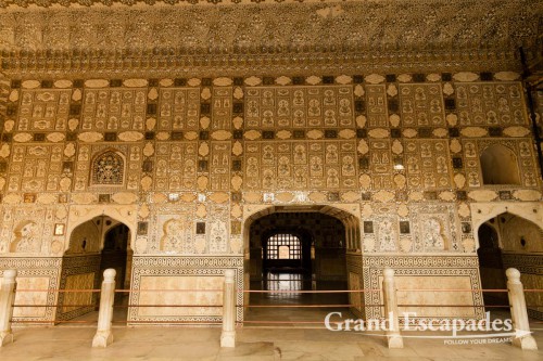 Mirrored ceiling in the Mirror Palace, Amber Fort, near Jaipur, the Pink City, Rajasthan, India