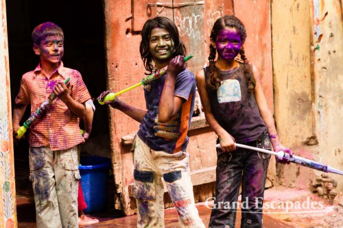 Holi Festival, when Indus celebrate the beginning of Spring, by throwing coloured water and gulal (powder) at anyone within range, Bundi, Rajasthan, India