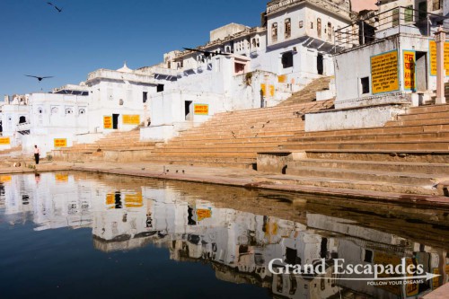52 bathing Ghats surround Pushkar Lake, Pushkar, Rajasthan, India