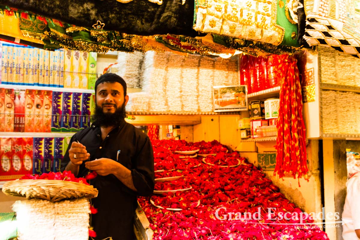 in-the-bazaar-near-hazrat-ud-din-dargah-delhi-india-travel-aficionados