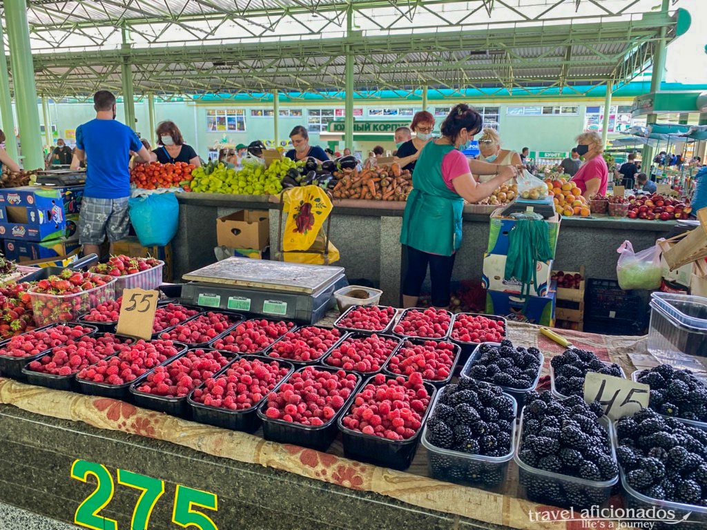 Outdoor market in Tirastopol